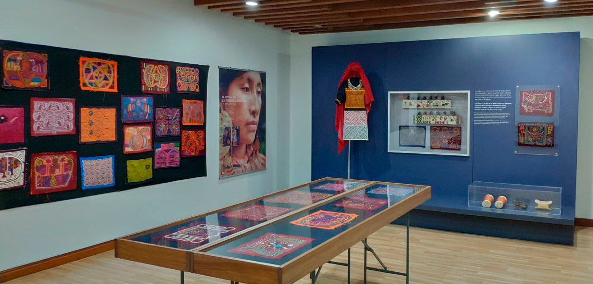 Exposición Molas: capas de sabiduría en Medellín. Foto: Santiago González Velasco.